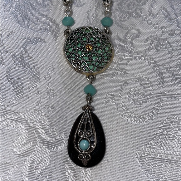 Vintage AVON Elegant Filigree Silver and Black Pendant Necklace - Picture 3 of 8